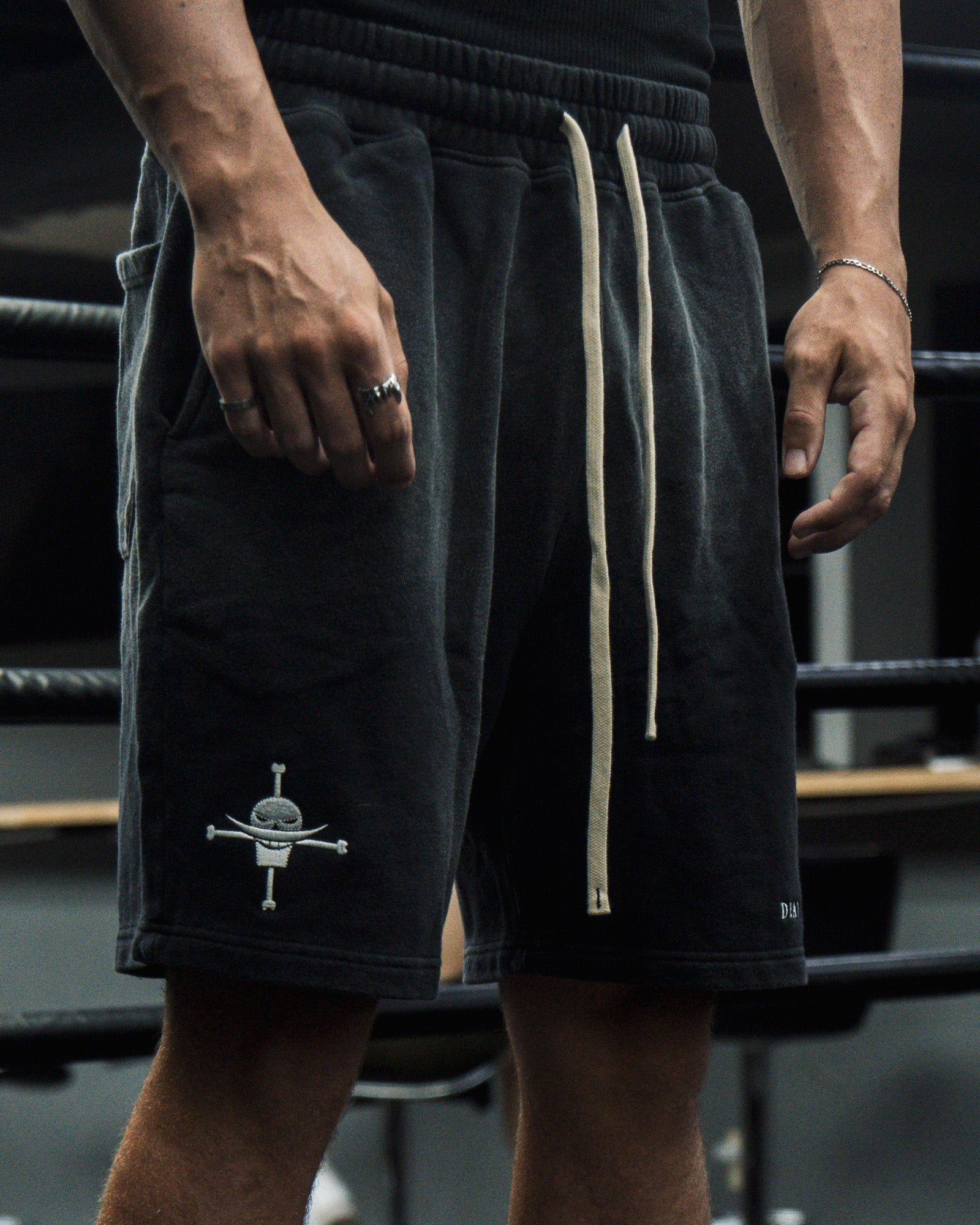 WHITE BEARD COTTON SHORTS