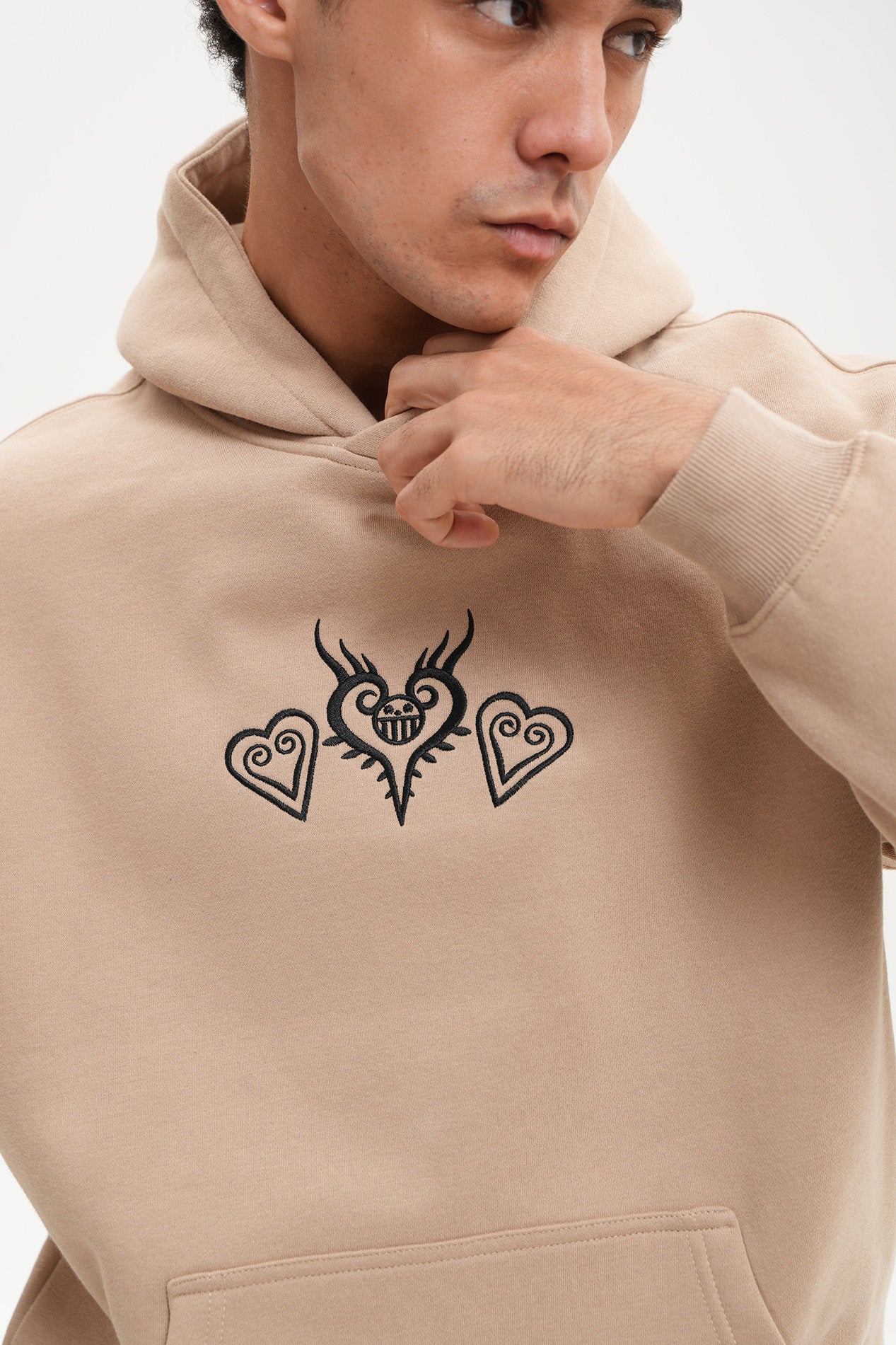 FROZEN HEART HOODIE  ANIQI