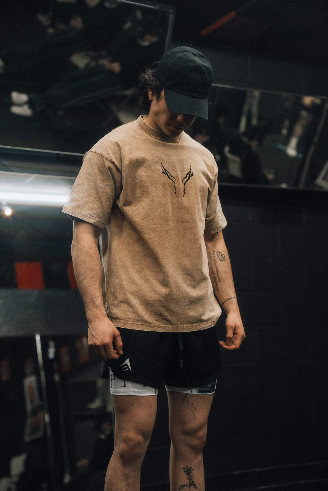THE BLACK SWORDSMAN ACID WASH TEE  ANIQI