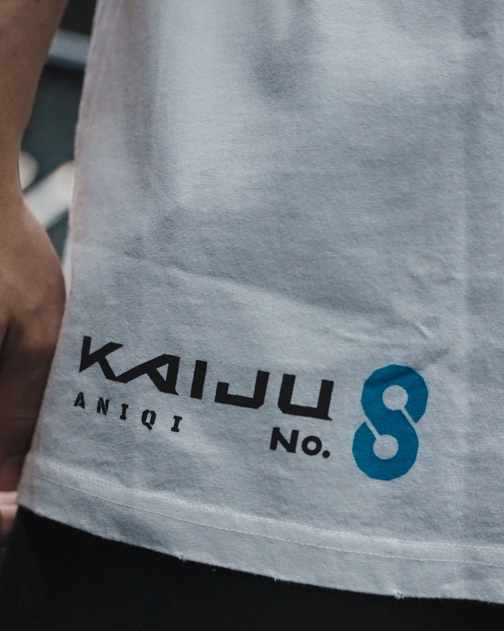 NO.8 TEE