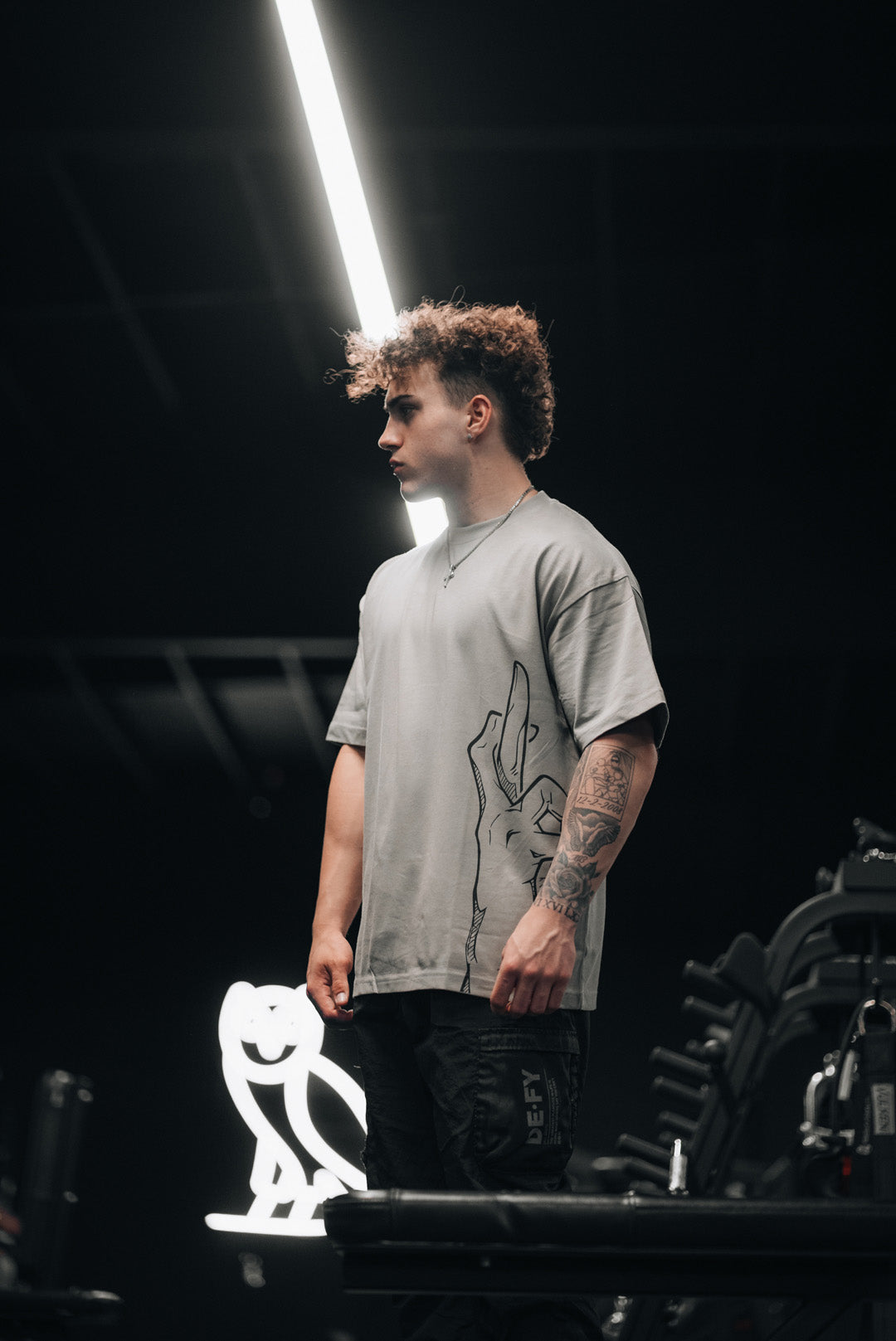 THE STRONGEST OVERSIZED TEE  ANIQI