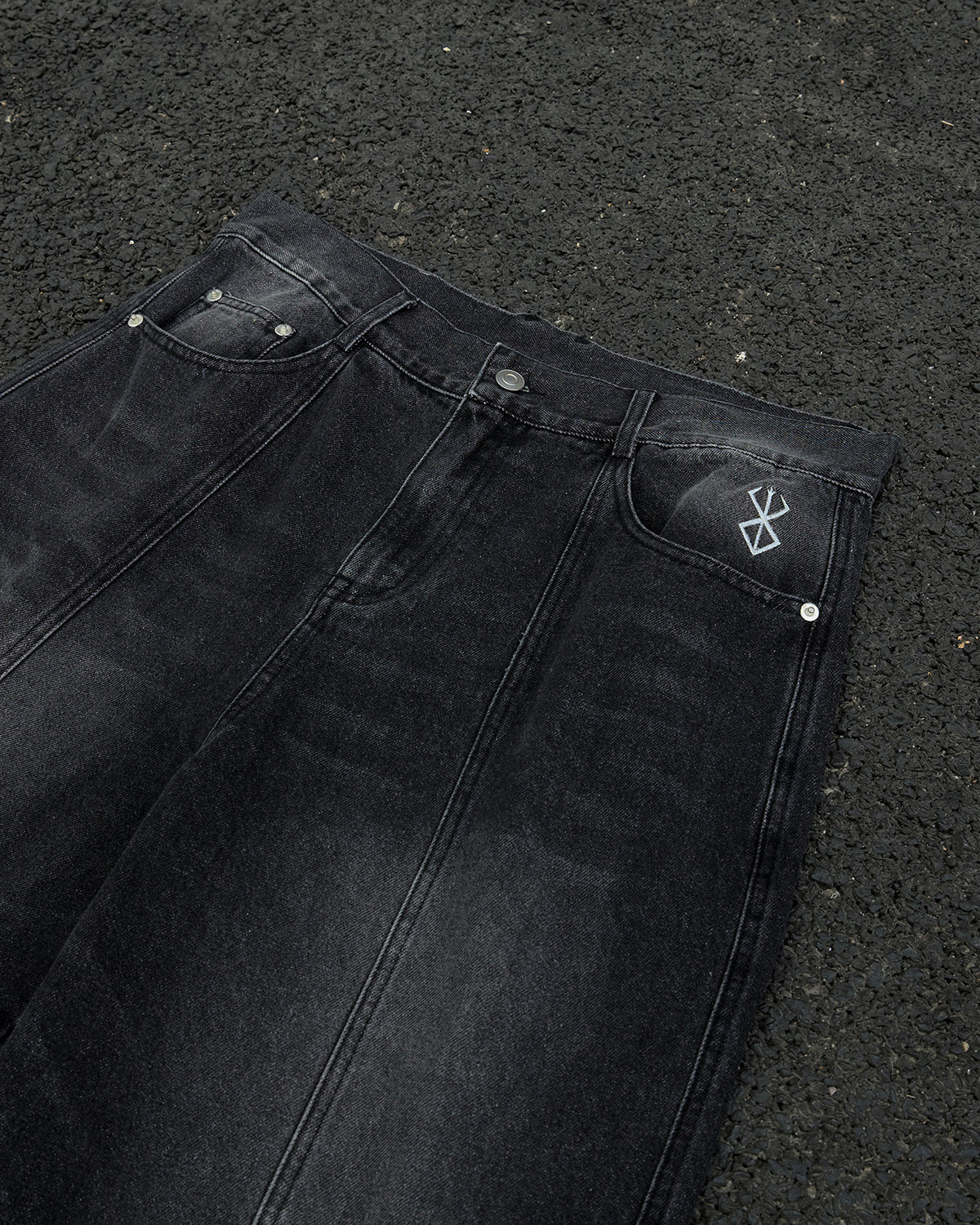 BERSERK JEANS